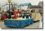 La cavalcade en 1984 devant l'école