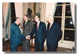 Le Sénateur Raymond Soucaret avec le Président Jacques Chirac, le Premier Ministre Alain Juppé et le Président du Sénat René Monory