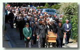 Le cortège entre la maison de Raymond Soucaret et l'église de Francescas le 13 juin 2014