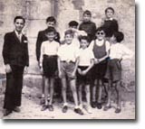 Photographie prise par l'Abbé Jean Tenniglo contre l'église en 1947