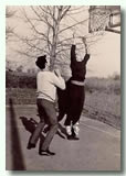 Basket-Ball sur le l'ancien terrain de basket de Francescas